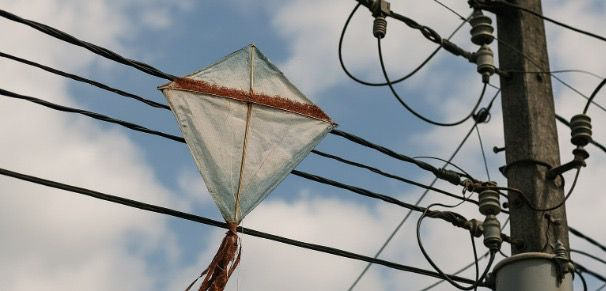 Brincadeira perigosa: ocorrências com pipas na rede elétrica sobem 14% e afetam mais de 138 mil clientes no DF