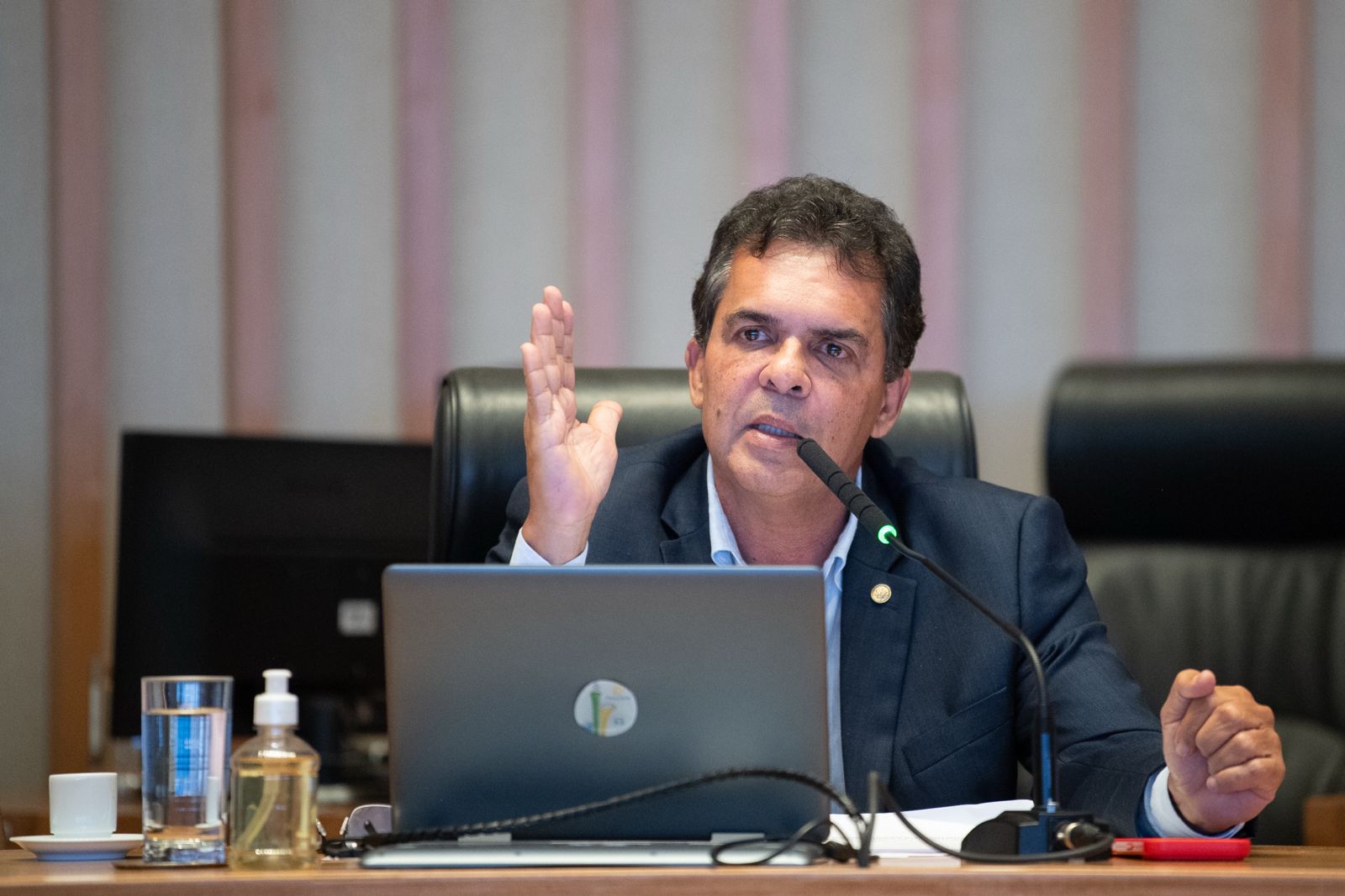 Deputado Ricardo Vale questiona patrocínio do BRB ao Flamengo e cobra mais investimentos no esporte do DF