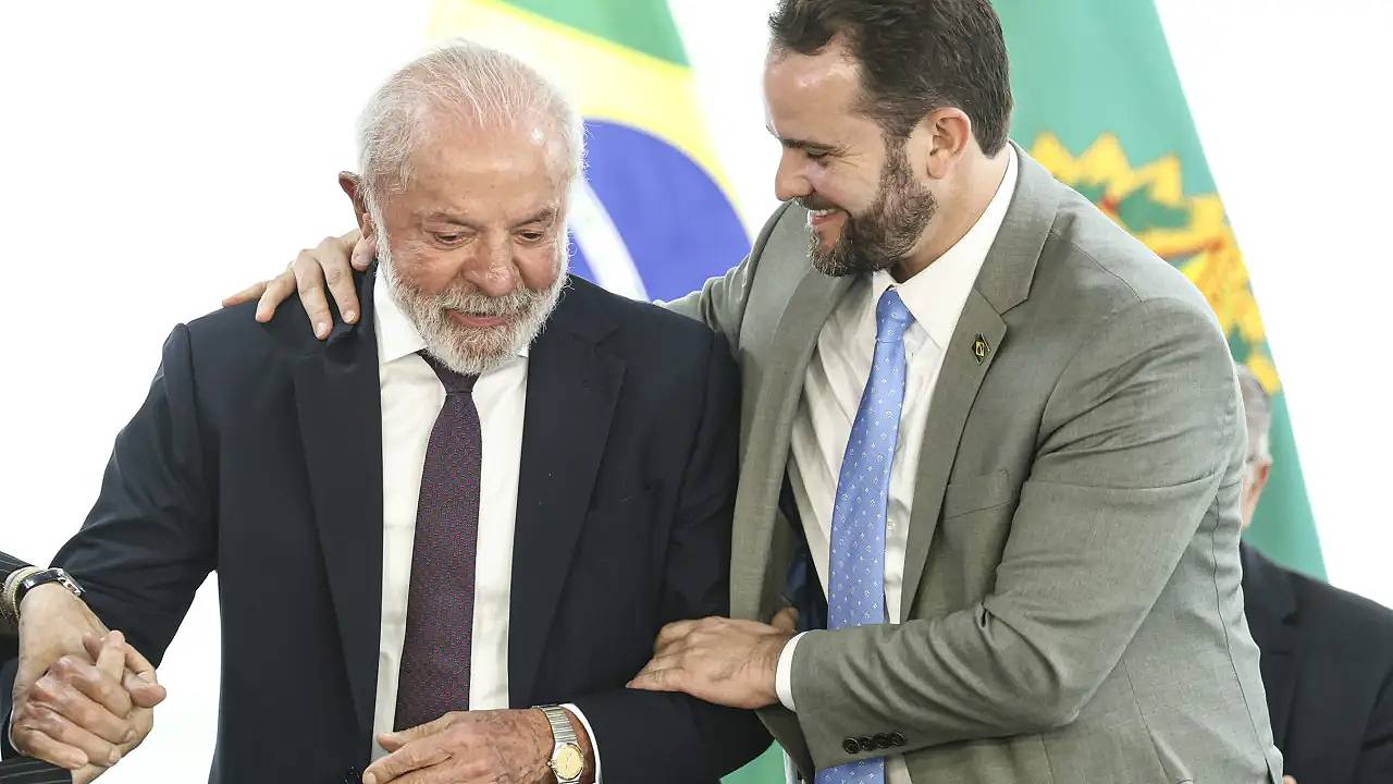 “Paulo Henrique Costa já está preso. Daniel Vorcaro já está preso. Falta responsabilizar o ex-governador Ibaneis Rocha, que possivelmente também será preso" Dário Durigan Ministro Interino da Fazenda.