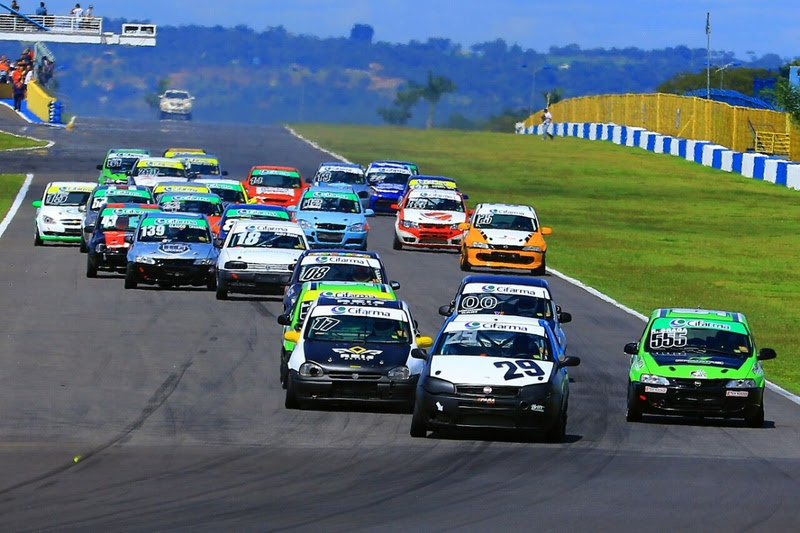 Disputa pelo campeonato esquenta na quarta etapa do Brasília Touring Series