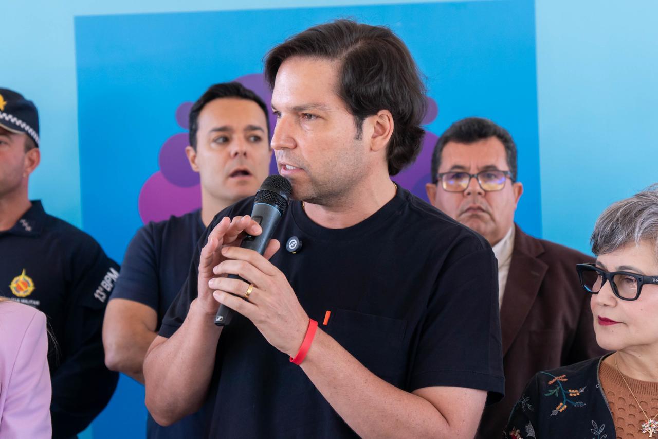Deputado Robério Negreiros acompanha inauguração de obras e acordo para primeira creche da Fercal