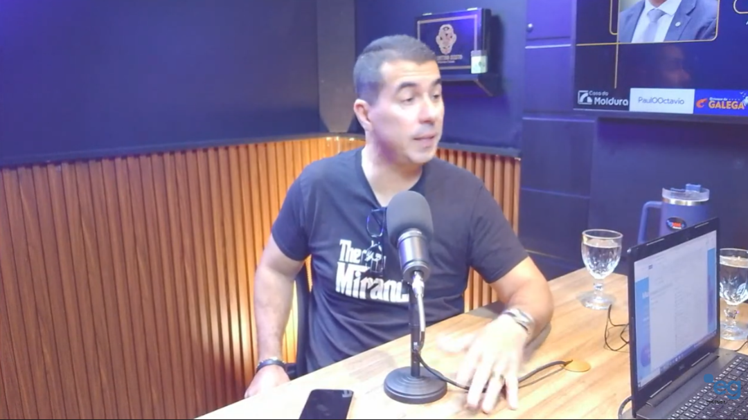 Luis Miranda desembarca nos Estados Unidos e rebate fake news sobre suposta restrição de entrada no país