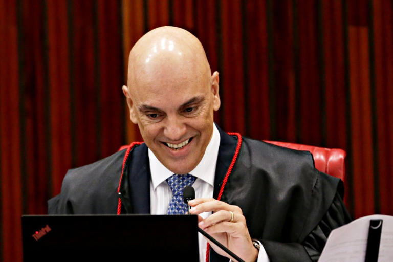 Moraes troca celular, chip e número após polícia capturar aparelhos de Vorcaro