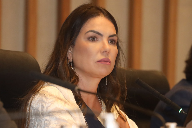 Paula Belmonte vota contra proposta do Executivo do DF que mexe na rentabilidade do Iprev