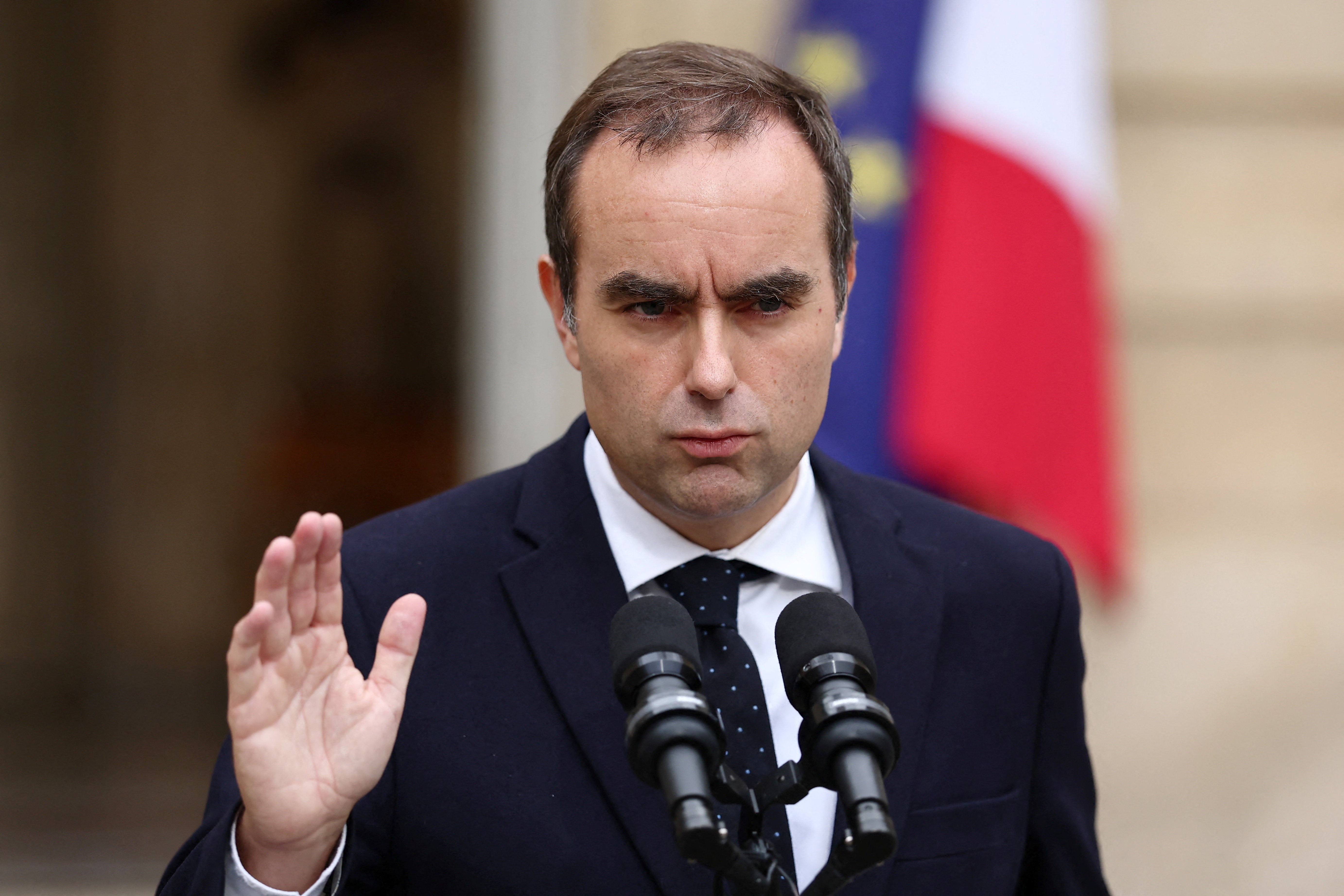 Primeiro-ministro da França, Sébastian Lecornu, renuncia após menos de um mês no cargo
