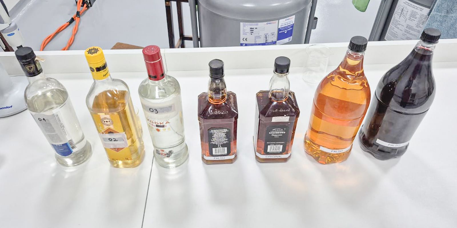 PF apura se metanol abandonado é usado para adulterar bebidas