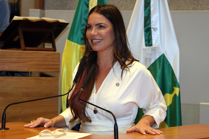 “Caesb vai levar água encanada para Comunidade da Cerâmica, fruto do nosso trabalho”, diz Paula Belmonte sobre resultados da CPI do Rio Melchior