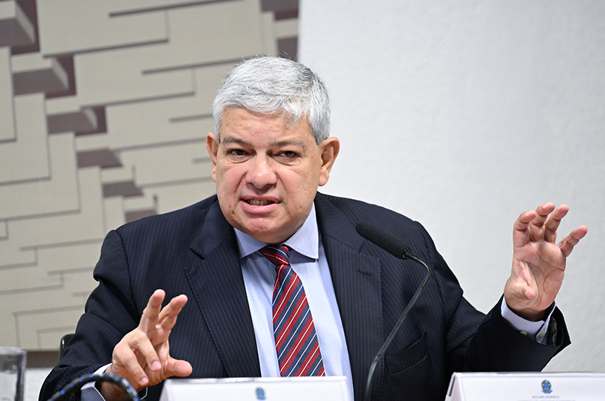 País tem ‘forte estrangulamento fiscal’, diz diretor da IFI
